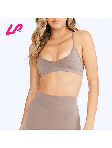 Cover up in style with our sports bra seamless. Designed for comfort and support, it's a must-have for any workout wardrobe. Shop now and stay ahead of the trend.